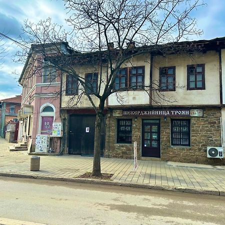 Дом Тодор И Тота Мутевски Troyan  Exterior foto