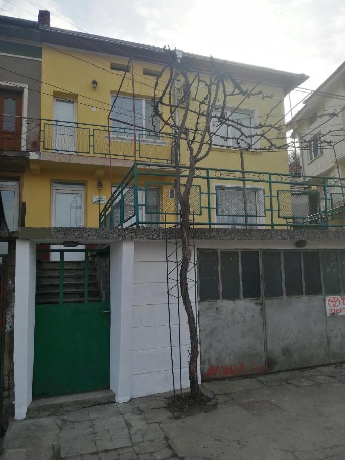 Дом Тодор И Тота Мутевски Troyan  Exterior foto